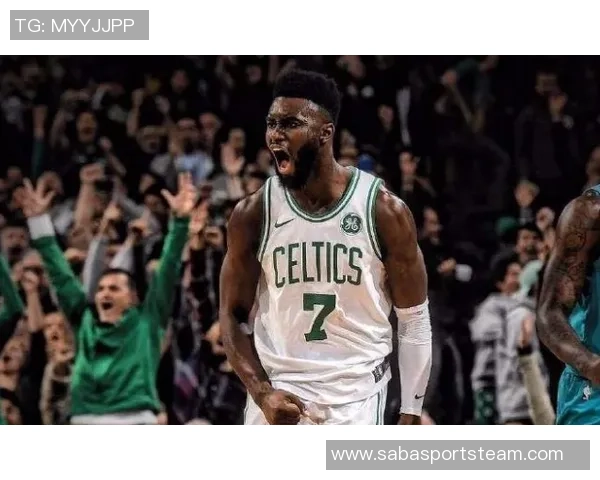 布朗坚守赛场信念：为胜利而战即使带伤也不退缩